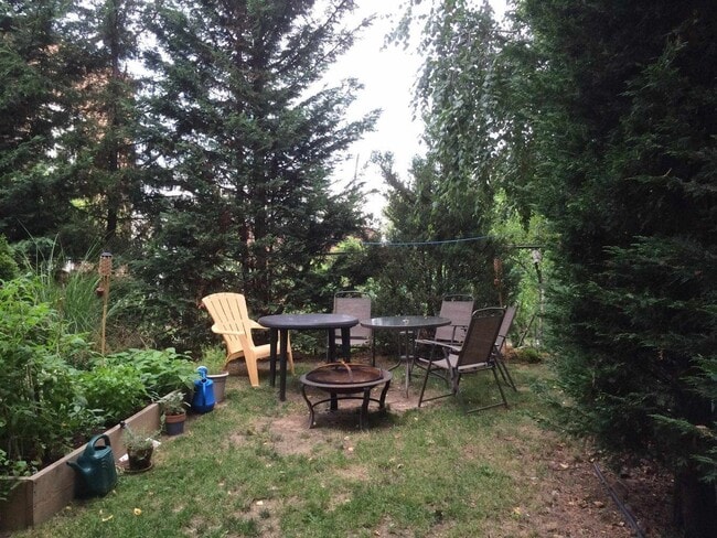 Building Photo - 334 Paterson Plank Rd