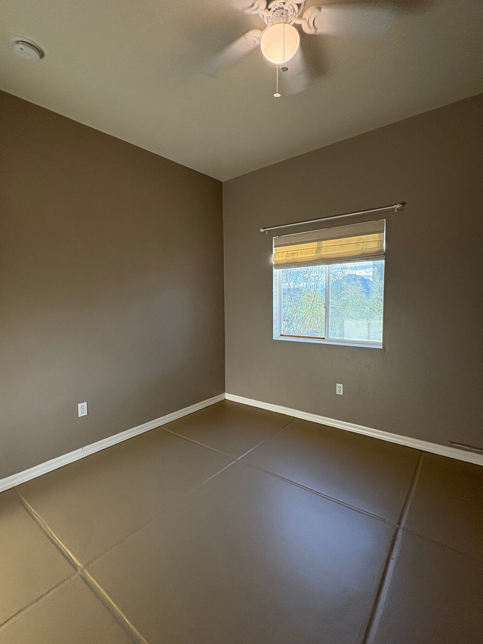 Bedroom or office - 1964 W King Ave