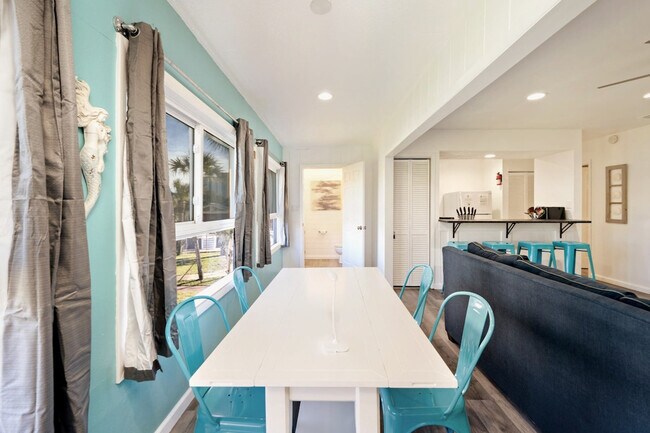 Building Photo - 4000 Gulf Terrace Dr