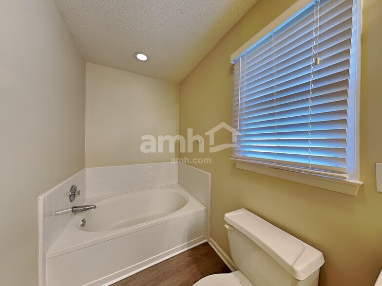 Building Photo - 6323 Stonewick Dr