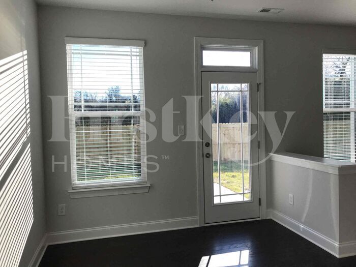 Building Photo - 1433 Paulonia Way