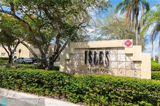 Building Photo - 417 Vista Isles Dr