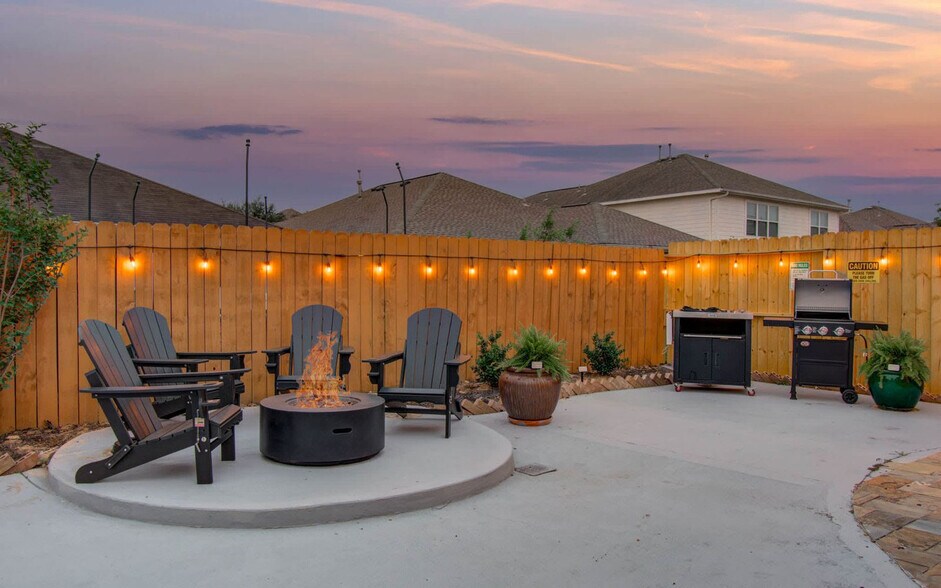 Building Photo - 7207 Crescent Mills Dr