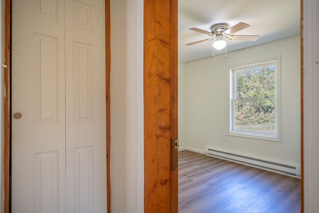 Building Photo - Updated 2 bedroom 1 bath in Fairlawn VA