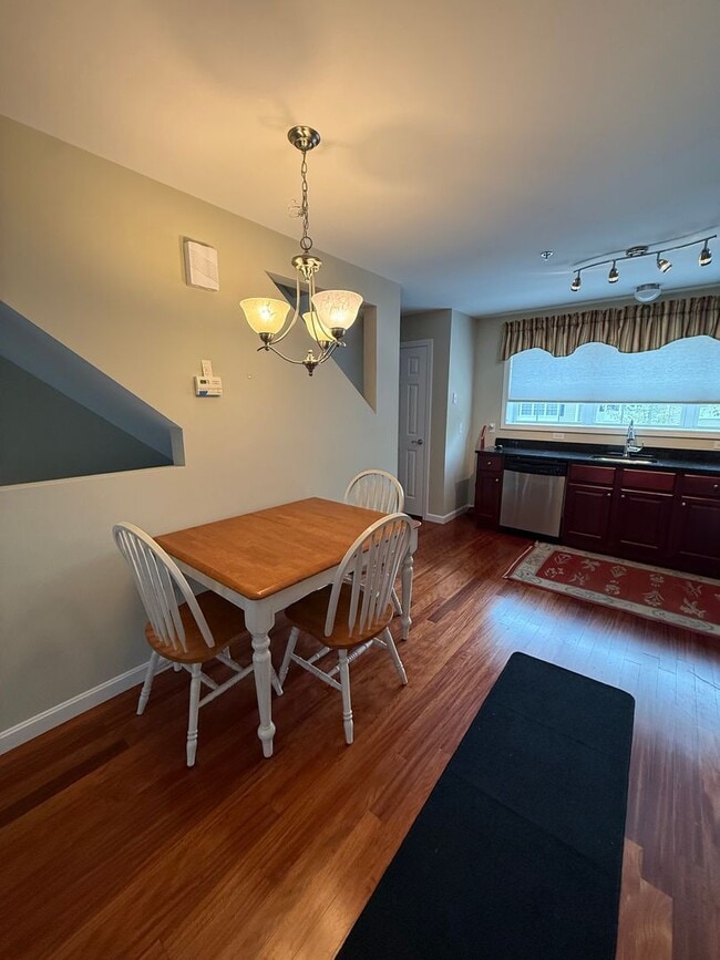 Building Photo - Furnished 2 Bedroom Condo Available for 1 ...