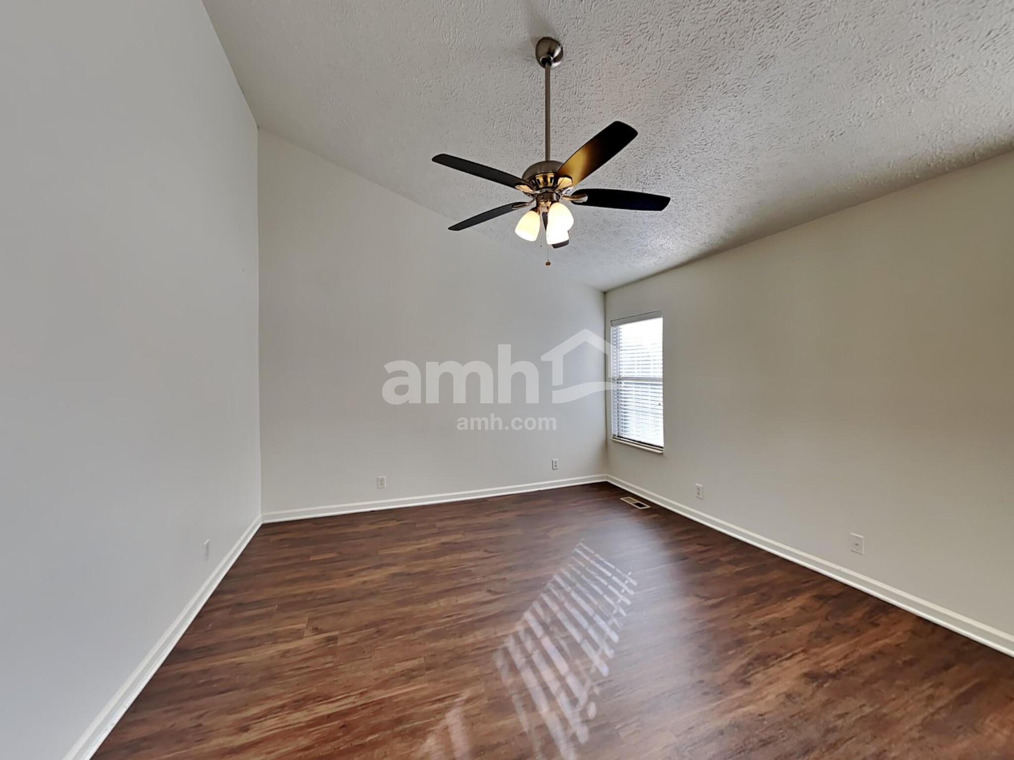 Building Photo - 120 Rose Garden Ln