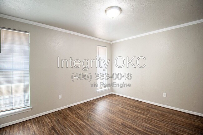 Building Photo - 4101 SE 45th St