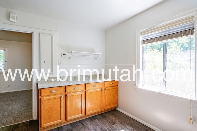 Building Photo - 1102 S 800 E