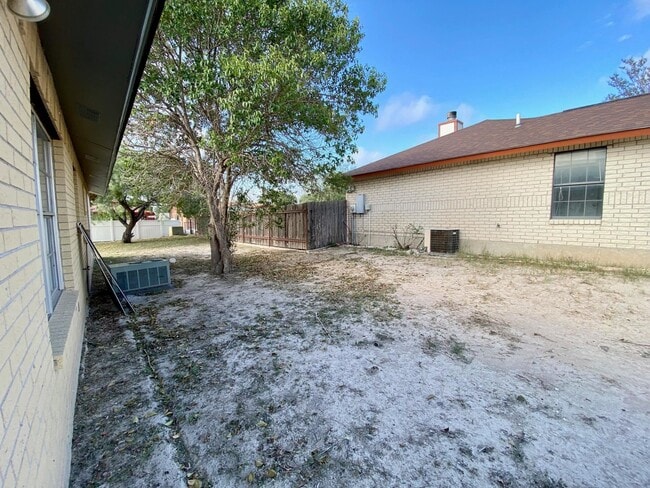 Building Photo - 114 Rhonda Dr