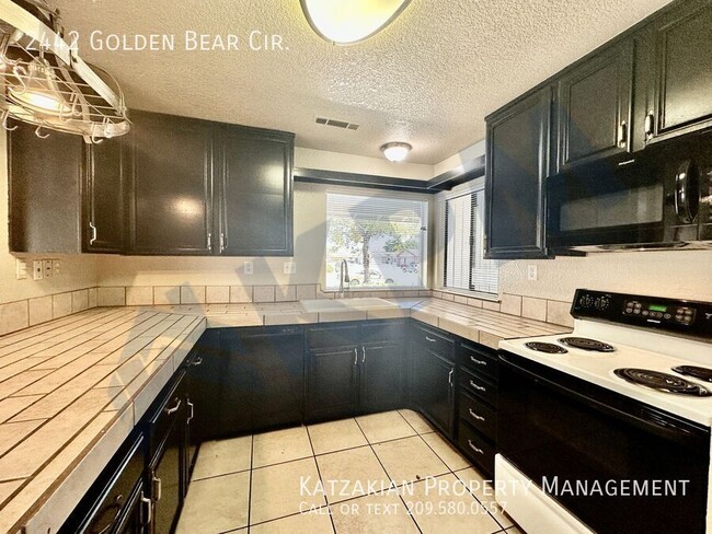 Building Photo - Single Story 3 Bedroom 2 Bath Golden Bear ...