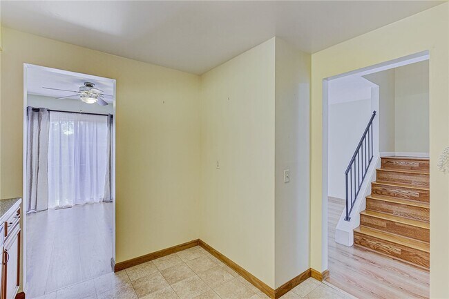 Building Photo - 79 Wintergreen Way