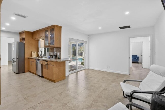 Building Photo - 7000 Plantation Rd