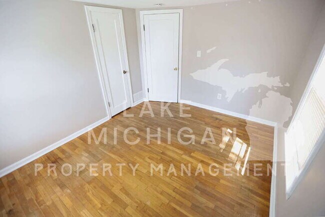 Building Photo - 841 Capen St NE