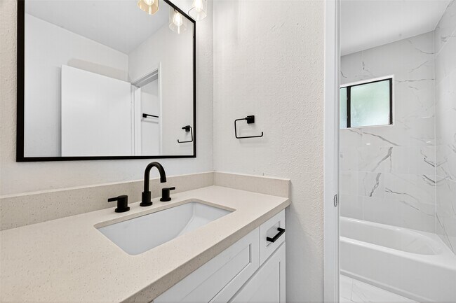 Building Photo - 10726 Buffalo Bend Dr