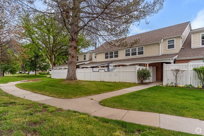 Building Photo - 281 W Pheasantbrook Dr