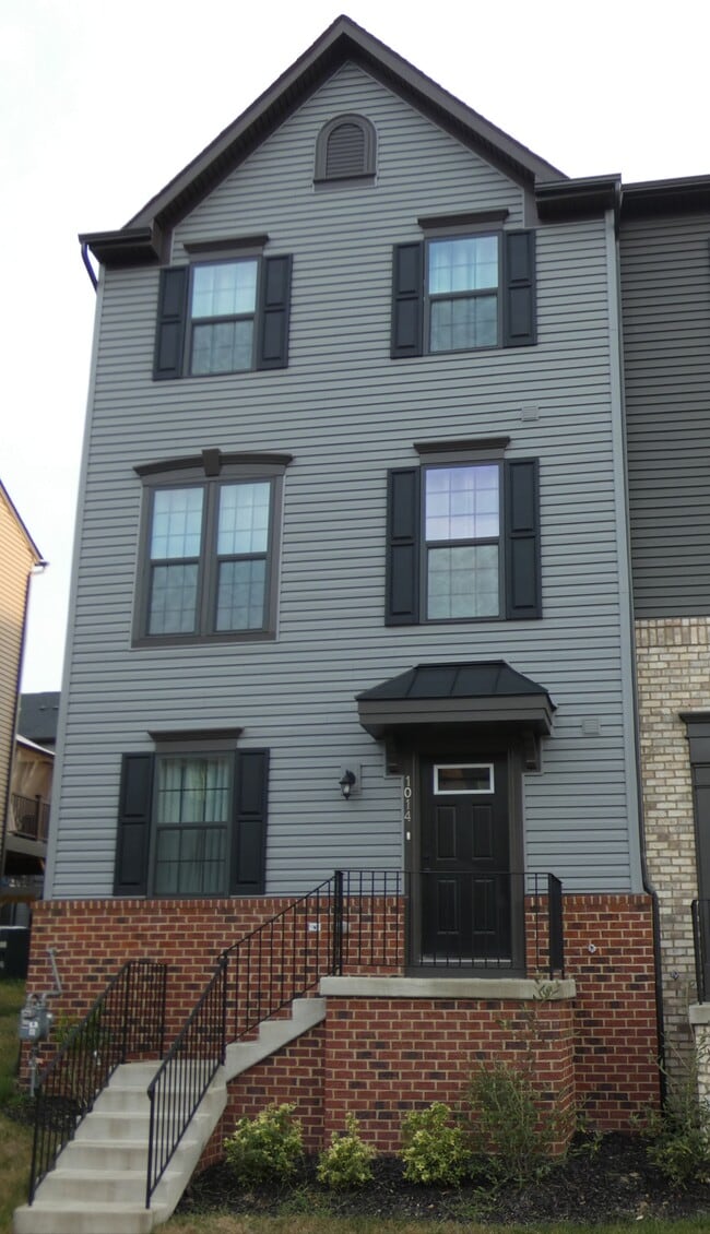 Primary Photo - 1014 Trestle Dr
