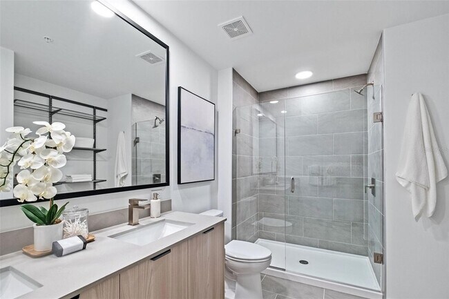 Building Photo - 1991 Main St