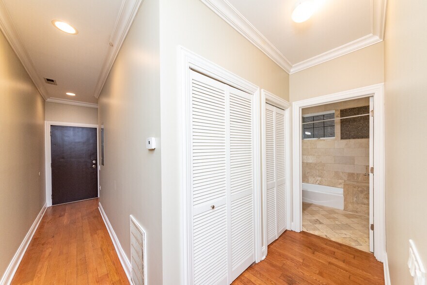 Building Photo - 6217 S Kimbark Ave