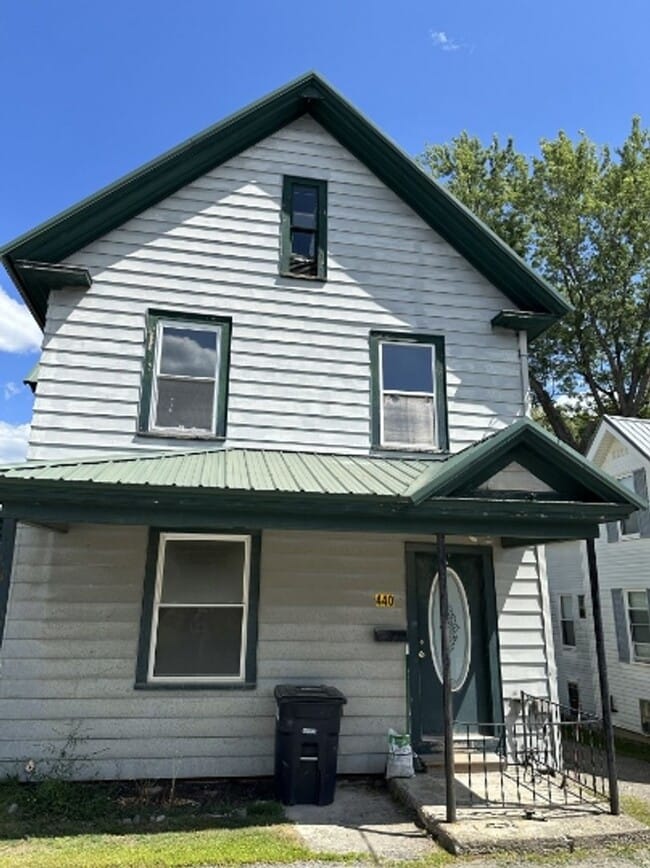Building Photo - 440 Main St