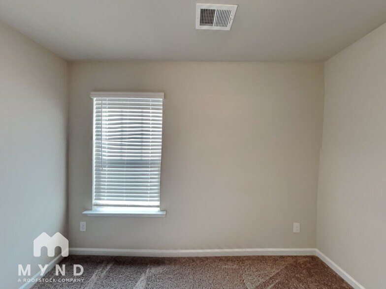Building Photo - 4949 Lower Elm St
