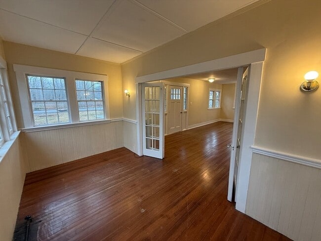 Building Photo - 37 Maple Ave