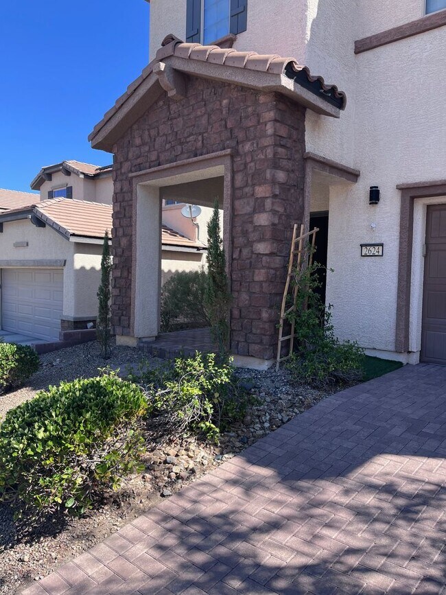 Building Photo - Wonderful 4-Bedroom Home with Loft & Den i...