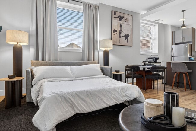 Building Photo - 1424 N Park Pl