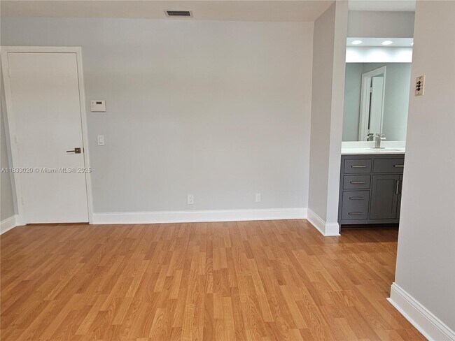 Building Photo - 1359 Springside Dr