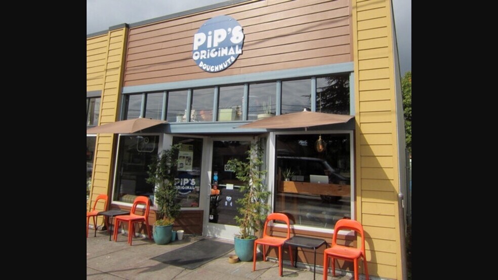 Building Photo - 6005 NE Failing St