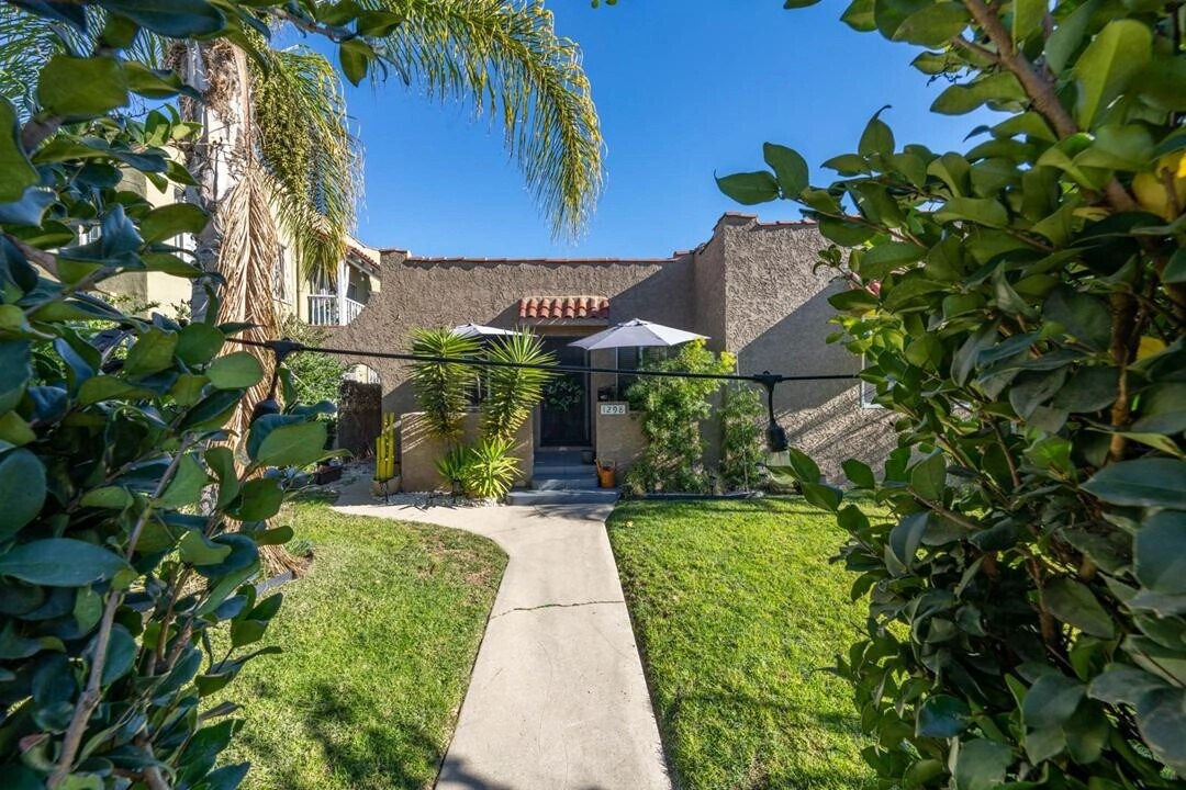 Building Photo - 1298 Cloverdale Ave