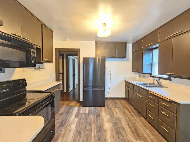 Building Photo - 829 S Ivory St