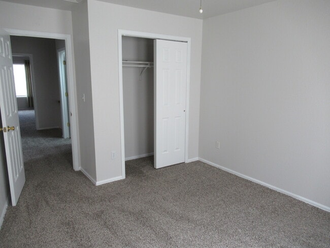 Building Photo - 3190 Leoti Dr