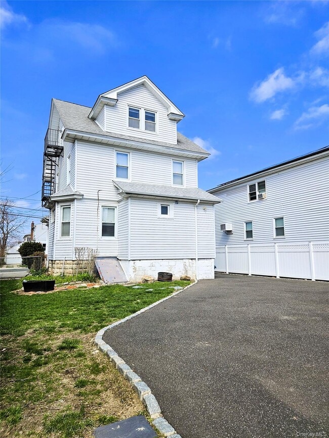 Building Photo - 56 4th Ave