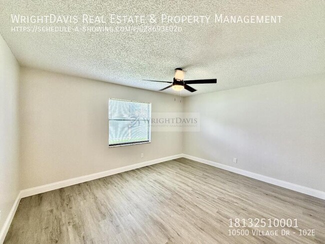 Building Photo - 10500 Village Dr