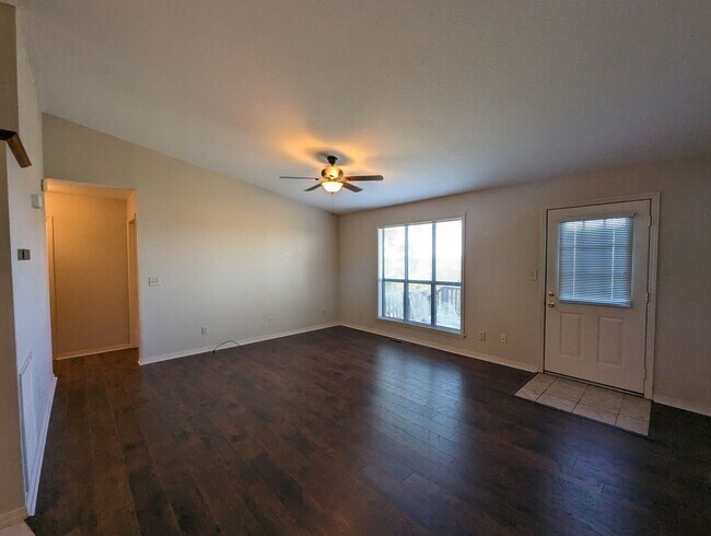 Building Photo - • 2 Bed • 2 Bath • Overlooking the White R...