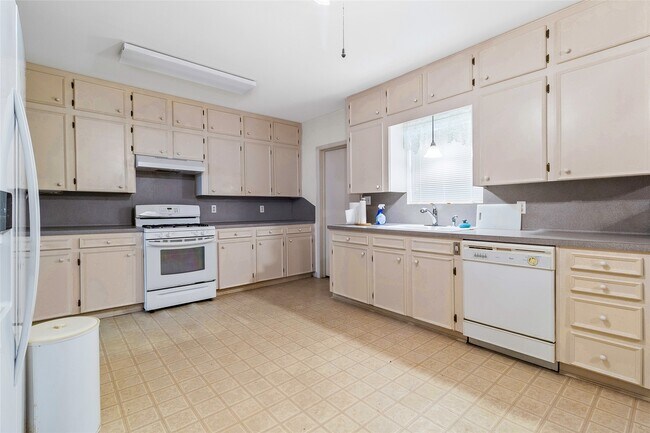 Building Photo - 316 Handley St