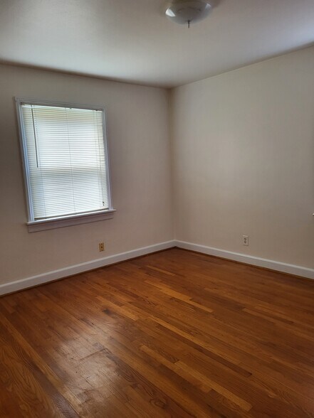 Building Photo - 156 W Bayview Blvd