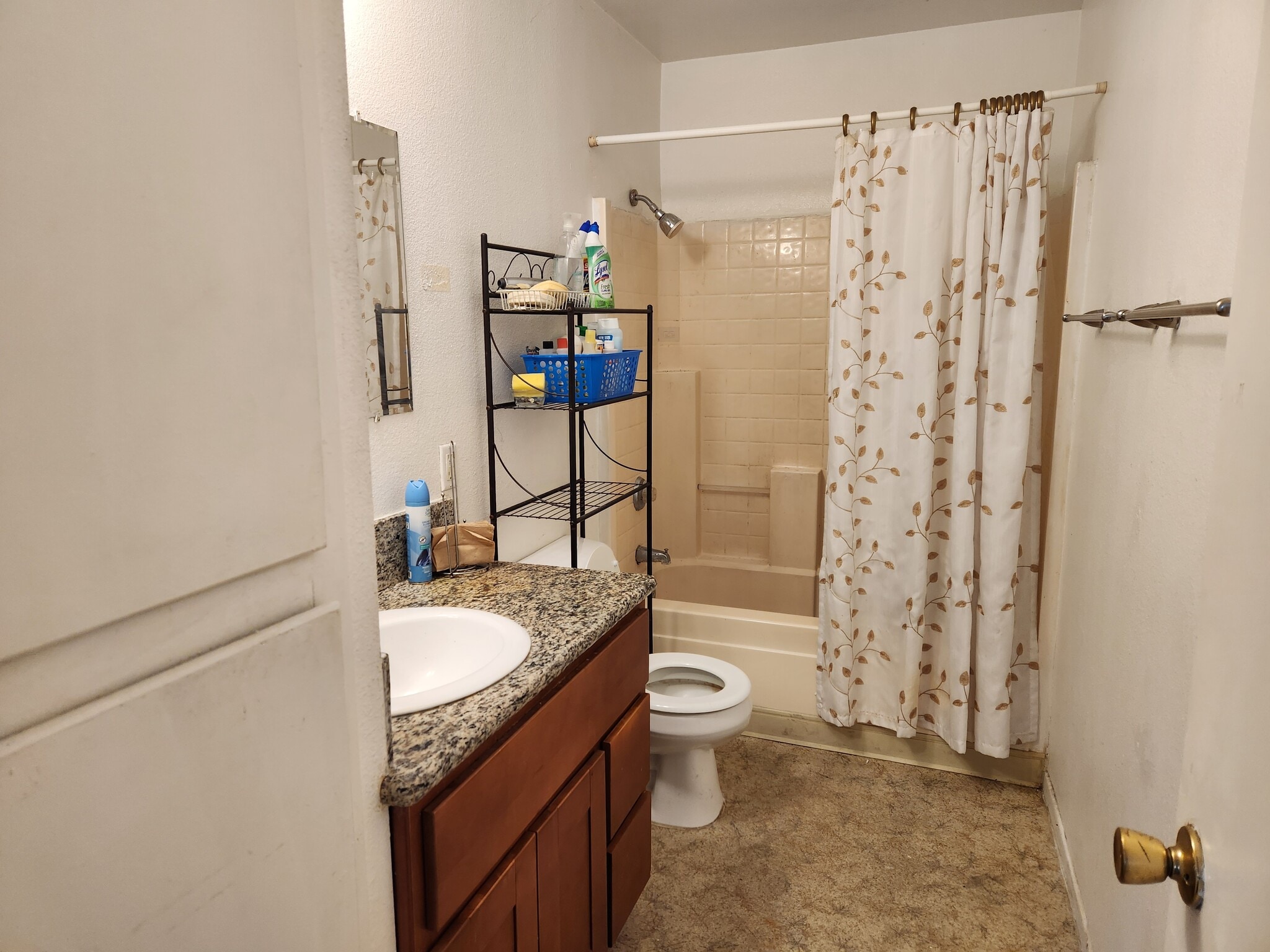 upstairs bath - 625 S Osage Ave