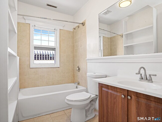 Building Photo - 1911 Summer St