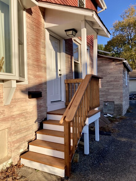 Building Photo - 502 Bell Rd