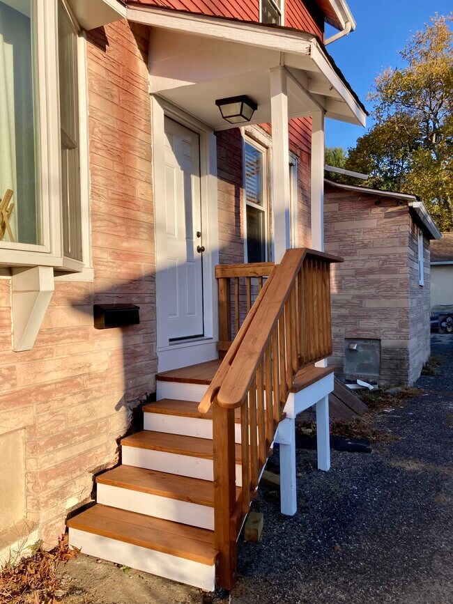 Building Photo - 502 Bell Rd