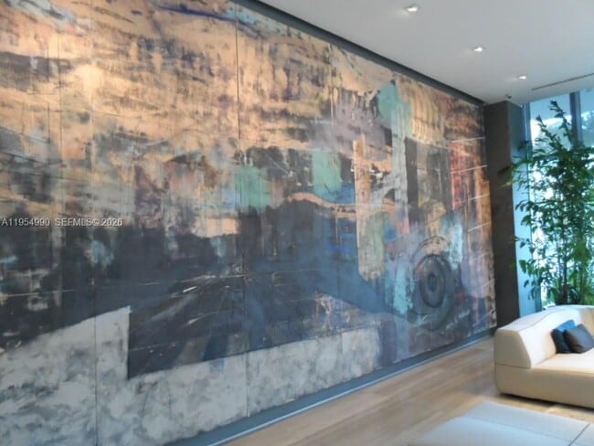 Building Photo - 460 NE 28th St