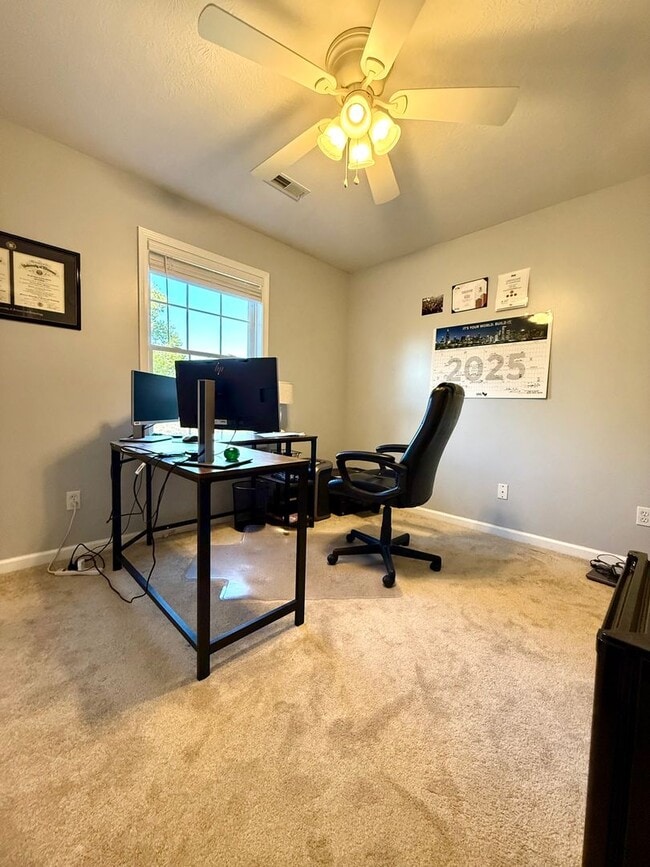 Building Photo - 4 Bedroom Near Summit School! Avail January 2026,  Monthly rent $1,980