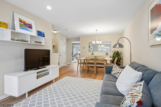 Building Photo - 55 Greenbrook Dr