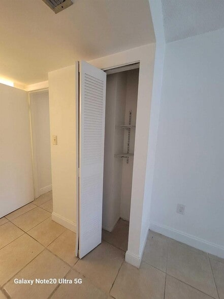 Building Photo - 4324 NW 9th Ave