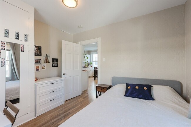 Building Photo - 19 Linden St