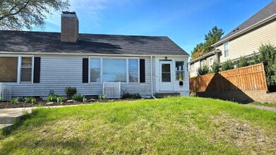 Building Photo - "Charming Edina Duplex Retreat: Cozy 1-Bath Gem with 1149 Sq Ft of Comfort!"