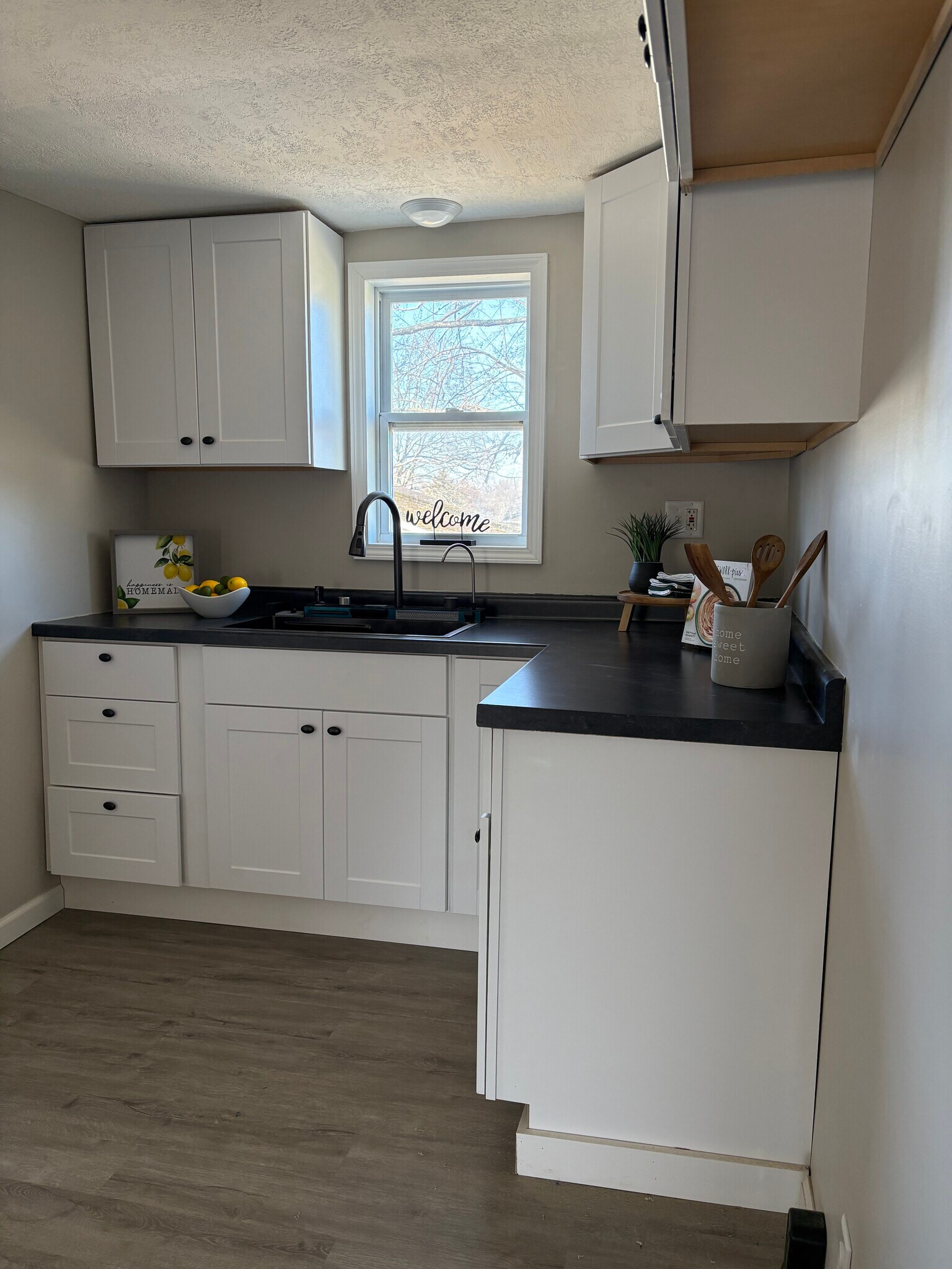 Kitchen - 640 Hanna Rd