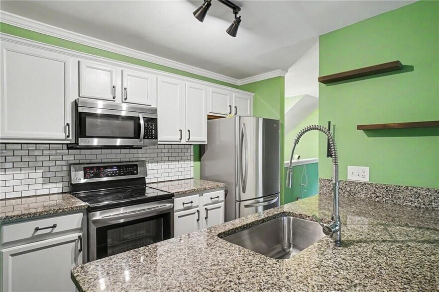 Building Photo - 1006 Creatwood Cir