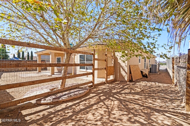 Building Photo - 14720 Sand Gate Dr